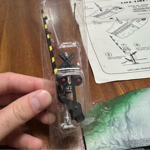 NEW w/o Box Life Like Trains Woodberry Crossing Gate 8209 HO Scale - Picture 3 of 9